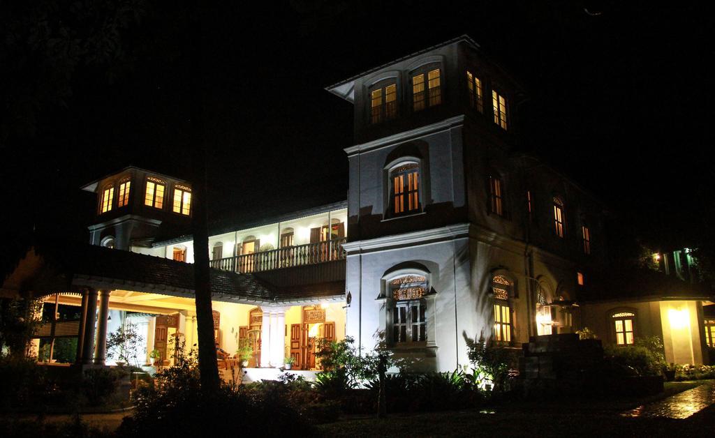 Manor House Hotel Embulpure Exterior photo