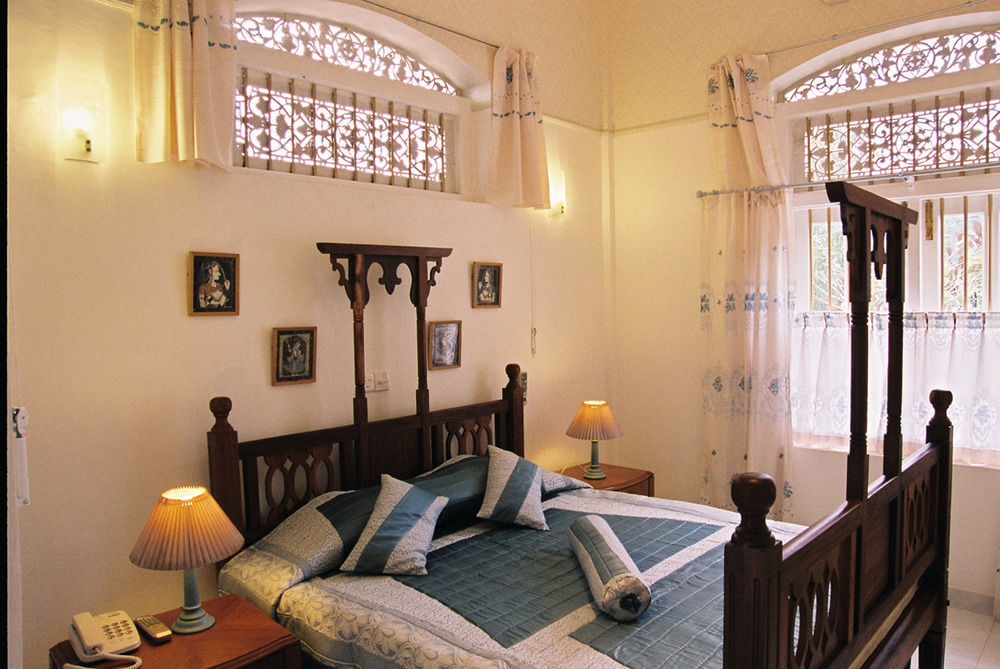 Manor House Hotel Embulpure Exterior photo