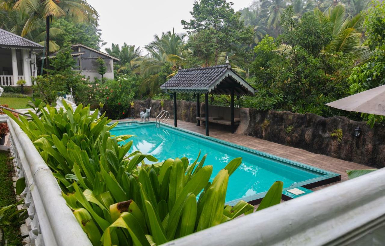 Manor House Hotel Embulpure Exterior photo